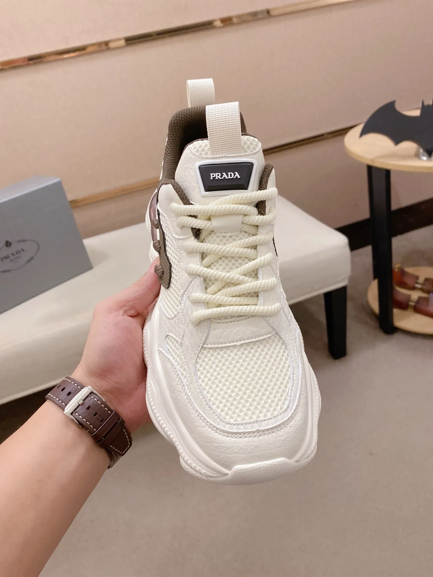 Men's shoes 💰: 462💰 [Prada～Prada] Trendy new styles are on the market. Same style as the official website. Counter quality. Original version. [Strong] [Strong] Imported selected first-layer cowhide. Comfortable and breathable sheepskin lining, fine workmanship, upper layer made of 100% pure cowhide, original last shape, comfortable on the feet, shoe sizes 38 to 44